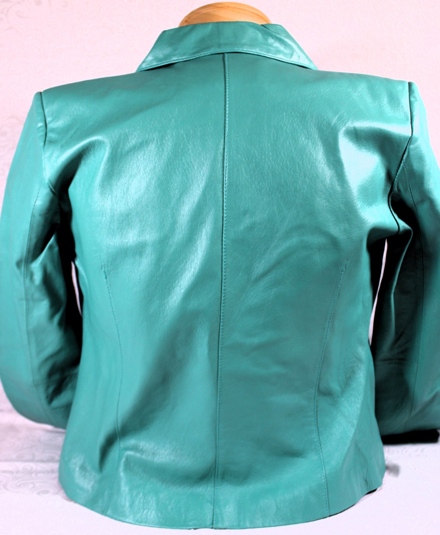 Bernardo Size Medium Vintage and 100% Leather Jacket Teal