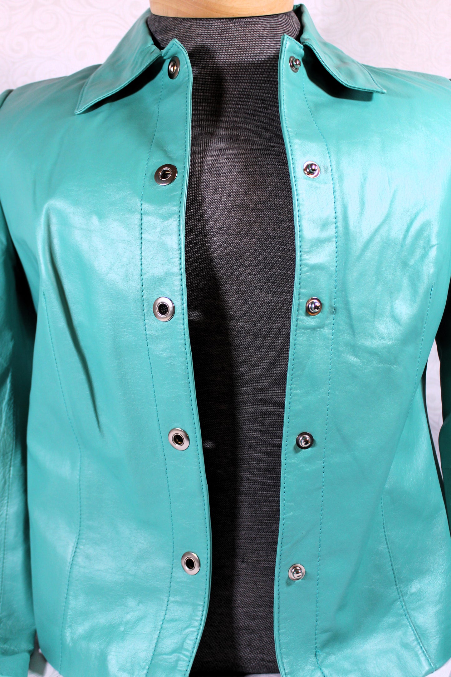 Bernardo Size Medium Vintage and 100% Leather Jacket Teal