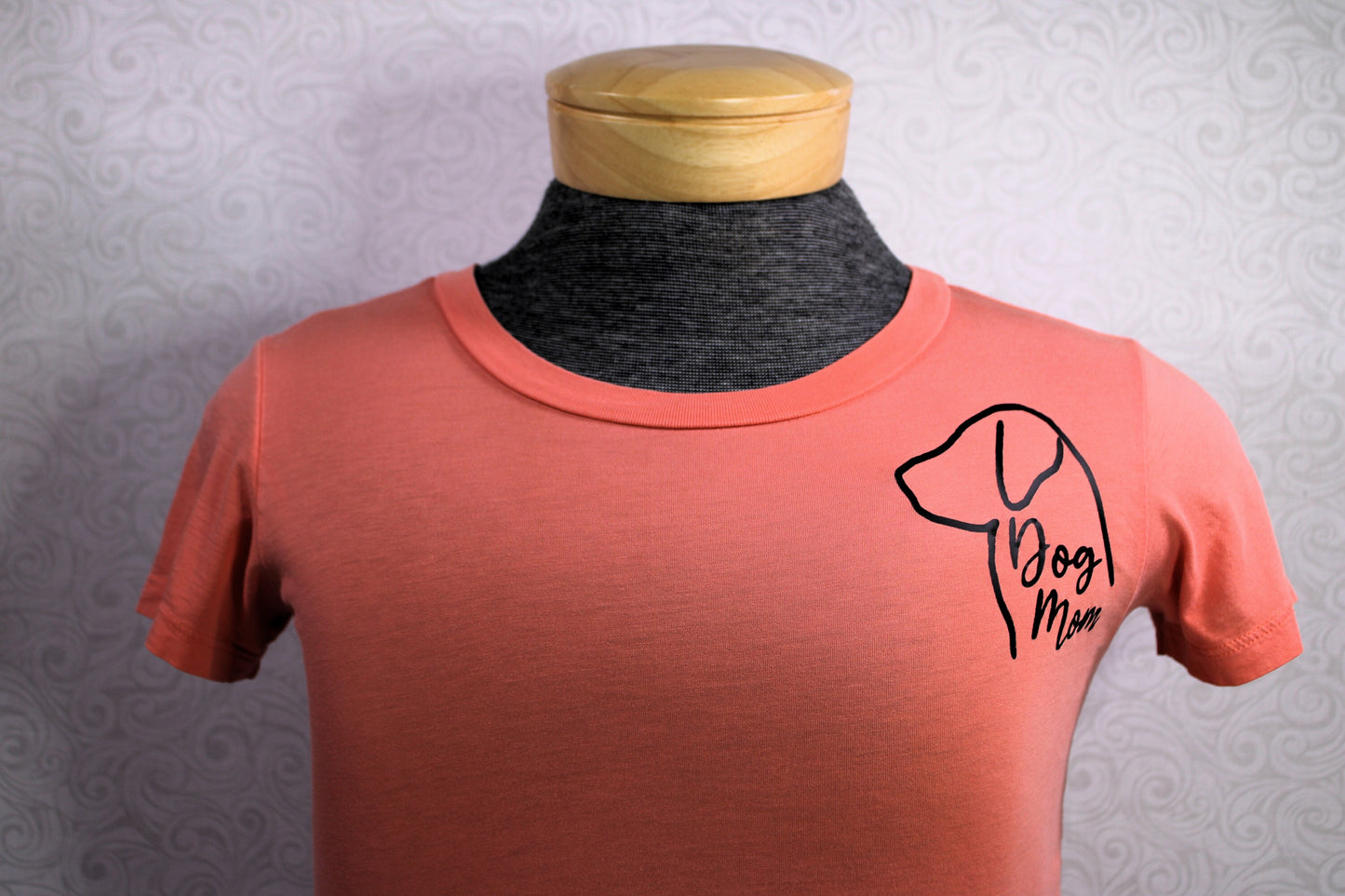 Dog Mom Pocket Design: T-Shirt